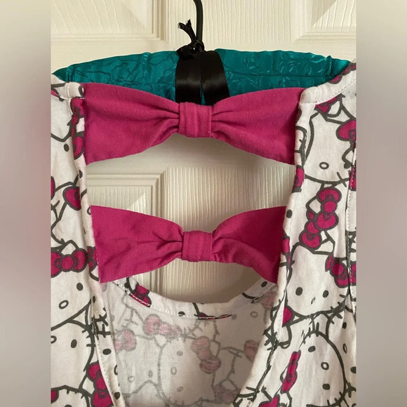 Sanrio Hello Kitty nightgown with bows on the back - Picture 5 of 5